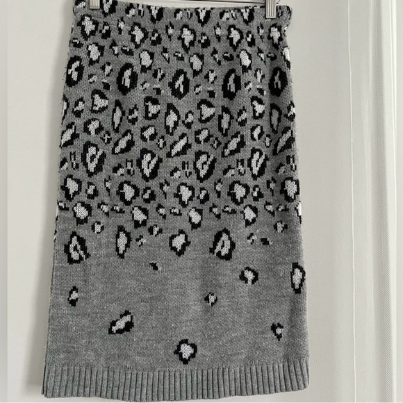 Express knit black, gray and white cheetah print sweater skirt - Picture 1 of 3